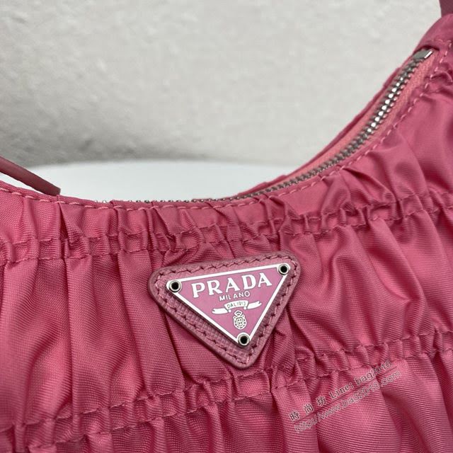 prada女包 普拉達2020專櫃最新款 1NE204 Prada nylon 皺褶Hobo手拎包 Prada復古風腋下包  pyd2304